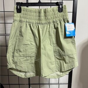 Columbia Boundless Trek Shorts Green NWT Size Small 7 inch inseam